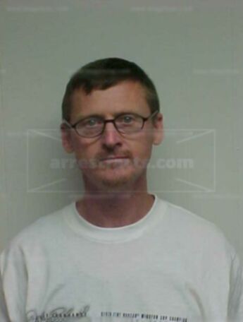 Robert R Travis Jr.