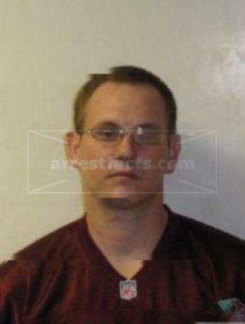 Robert J Tracy