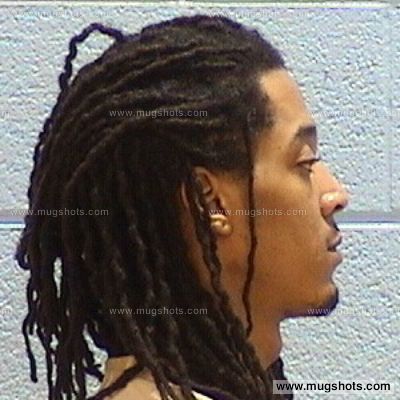 Dandre V Smith