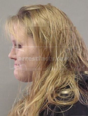 Lisa J Hutchens
