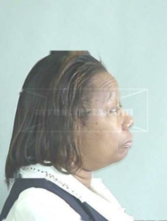 Amanda D Robinson