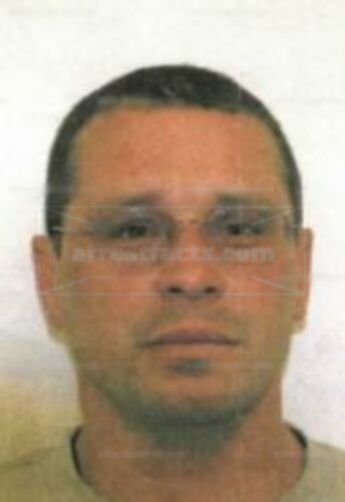 Luis M Quinones