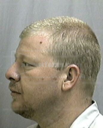 Leslie R Phillips
