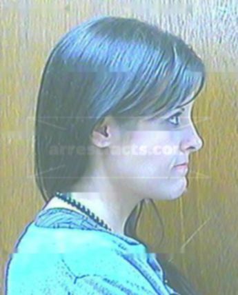 Laura J Summitt