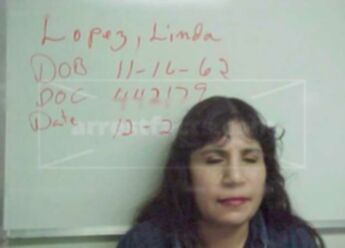 Linda L Lopez