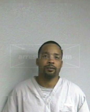 Lamar D Russell