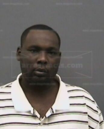 Darrien D Dixon