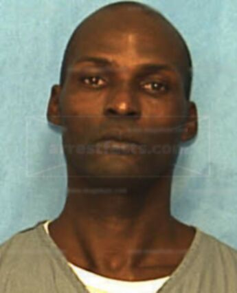 Vondale L Bracey