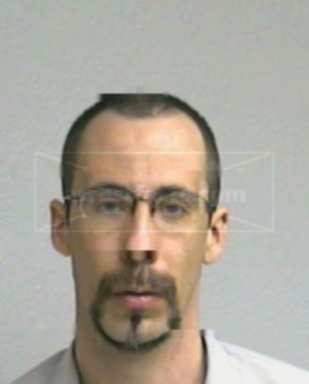 Lonnie R Briscoe