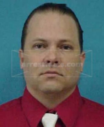 Gary E Graves