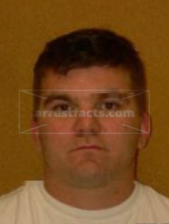 Travis J Hoge