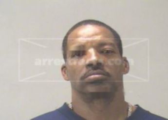 Marcus L Dixon