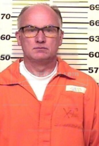Daniel J Hoyt