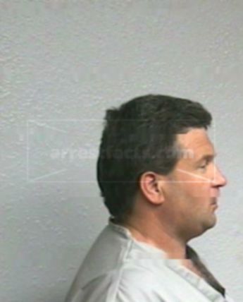 Travis L Sellers