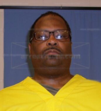 Robert D Macon