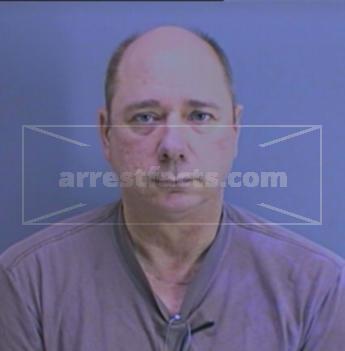 Dale R Mcelveen
