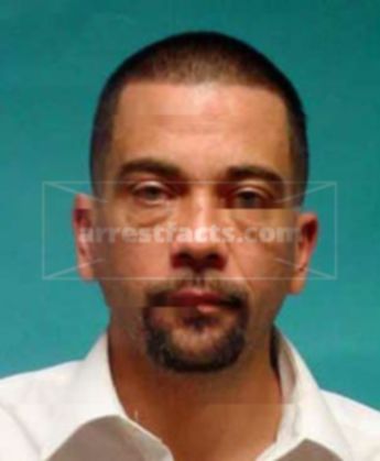 Luis E Martinez