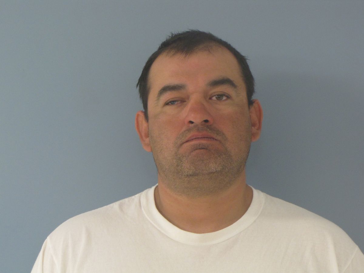 Lonnie R Martinez