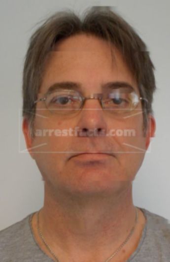 Daniel J Queen