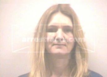 Lisa L Adams
