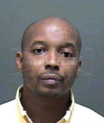 Tavares Lavar Smith