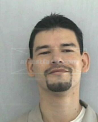 Luis F Faz