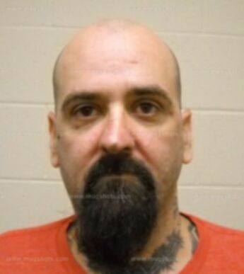 Derek D Hutto