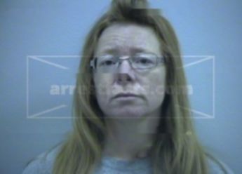 Lori L Hall