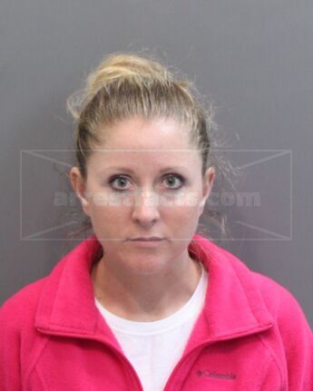 Lynette R Pinson