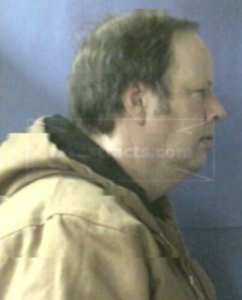 Robert E Capps