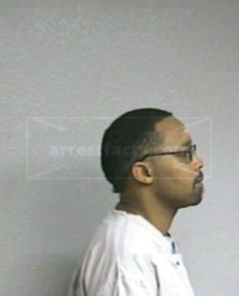 Lamar D Russell