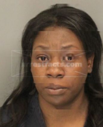 Mau Dominique Edwards
