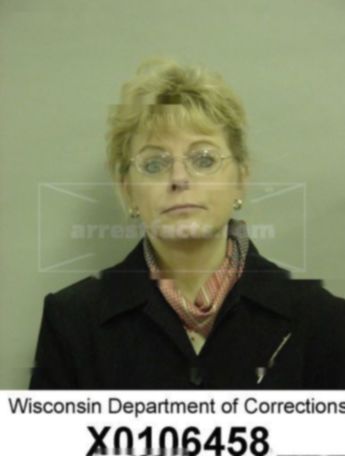 Carolyn J Behrens