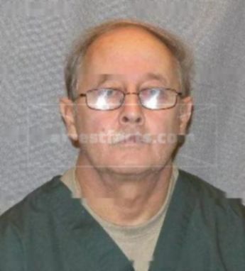 Lloyd R Pitzen