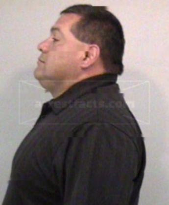 Louie V Aldama