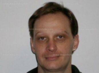 Daniel E Smith