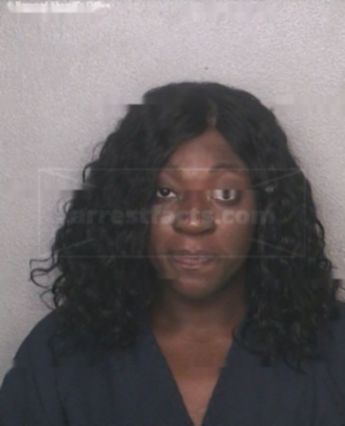 Naomi Delly