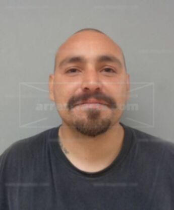 Daniel G Flores