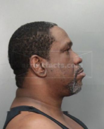 Lyndell L Davis