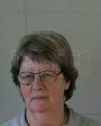 Patricia R Roberts