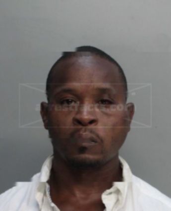 Derrick L Lee