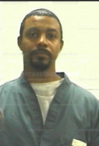 Johnny R Moss
