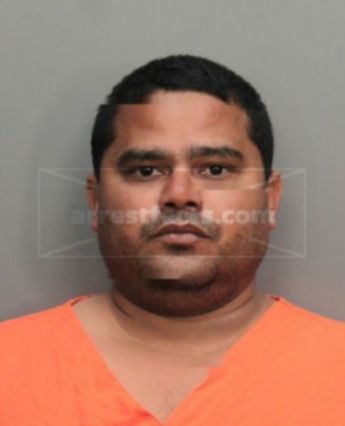 Wilmer D Hernandez