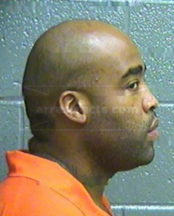 Marlon L Woods