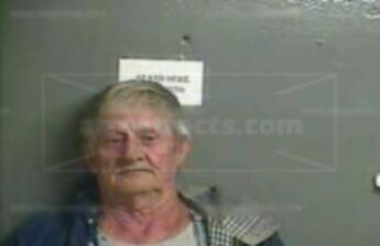 Thomas T Hoskins
