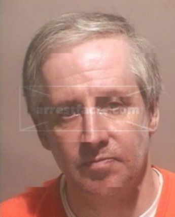 Richard E Lynch