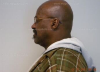 Reggie L Thomas