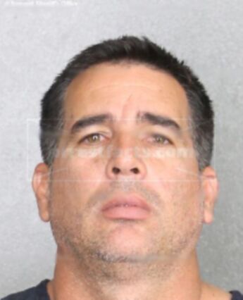 Julio L Bustamante