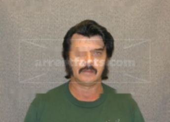 Larry R Larmay