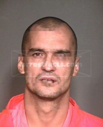 Carlos L Laborin